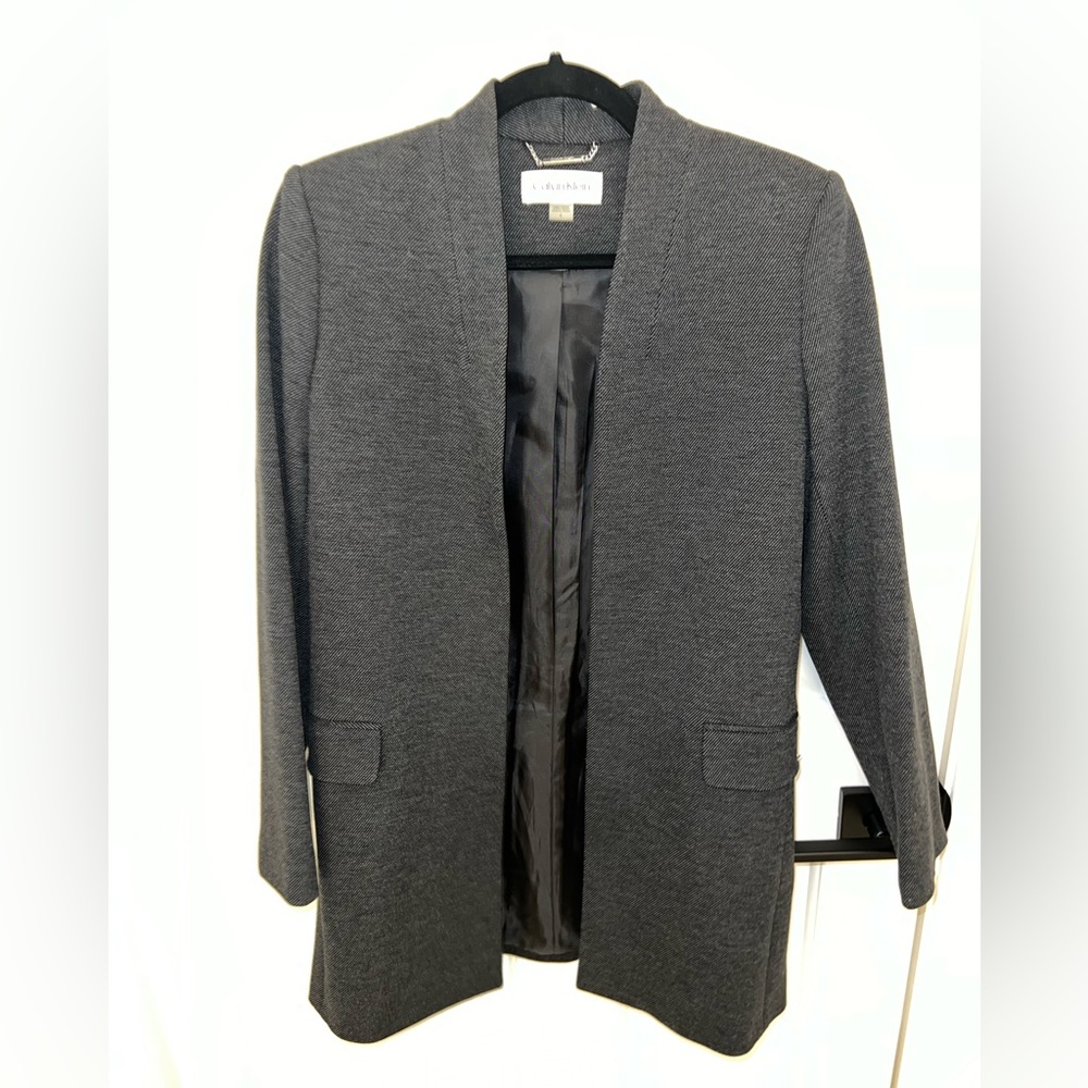 Calvin Klein NWT Grey Long Hem
Open Blazer, Size 4